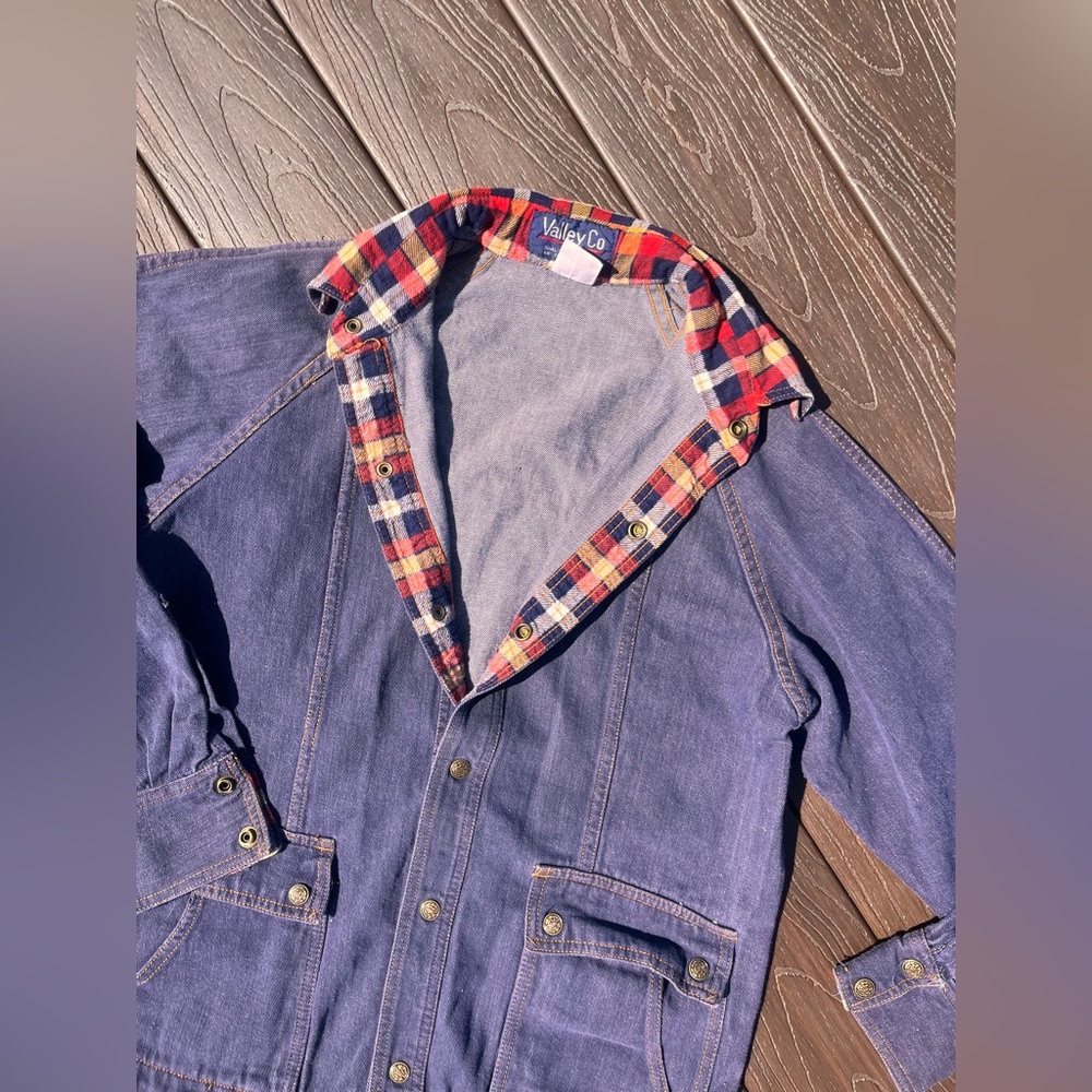 VINTAGE VALLEY CO Women’s Large, M/L Fit, Denim Button Down Jacket Plaid Collar